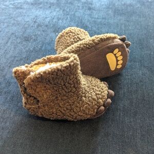 Bass Pro Shops Brown Bear Paw Kids Slippers